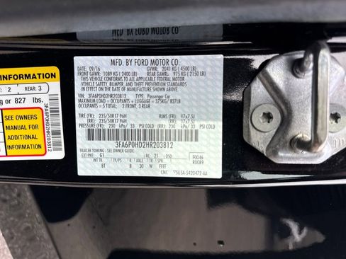 Used 2017 Ford Fusion SE w/ Fusion SE Technology Package image 30