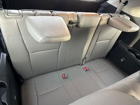 Used 2022 Toyota Highlander XLE FWD image 19