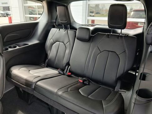 New 2026 Chrysler Pacifica Select AWD/4WD image 15