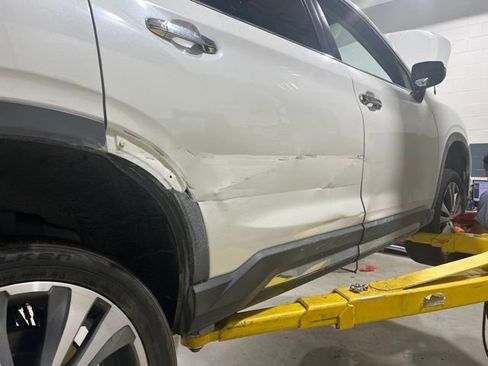 Used 2022 Subaru Ascent Touring AWD/4WD image 3