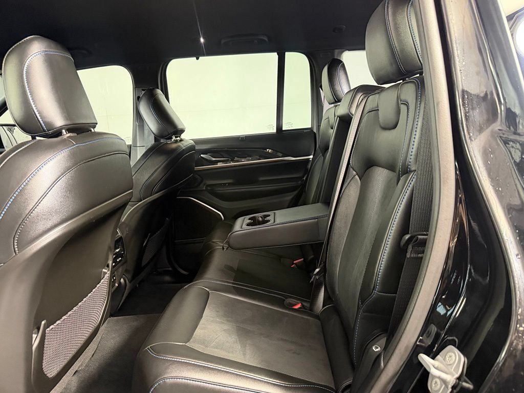 Used 2022 Jeep Grand Cherokee Trailhawk w/ Advanced Protech Group II AWD/4WD image 17
