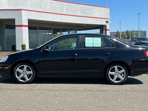 Used 2010 Volkswagen Jetta Limited Edition w/ California Edition Pkg FWD image 9