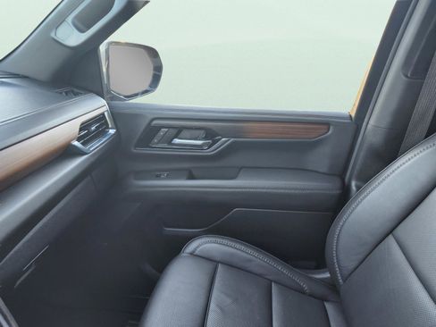 Used 2025 GMC Yukon XL Denali image 28