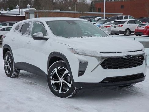 New 2026 Chevrolet Trax RS w/ Sunroof Package image 2