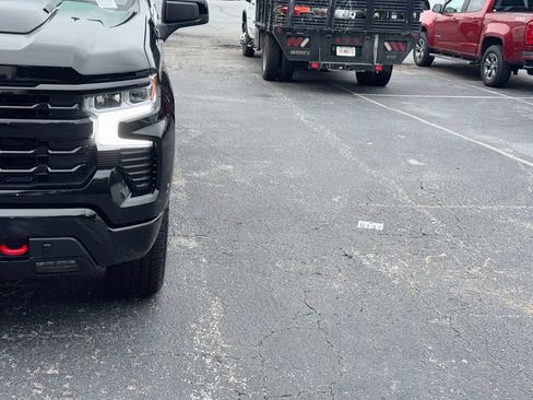 Used 2025 Chevrolet Silverado 1500 LT Trail Boss w/ LPO, Dark Essentials Package AWD/4WD image 10