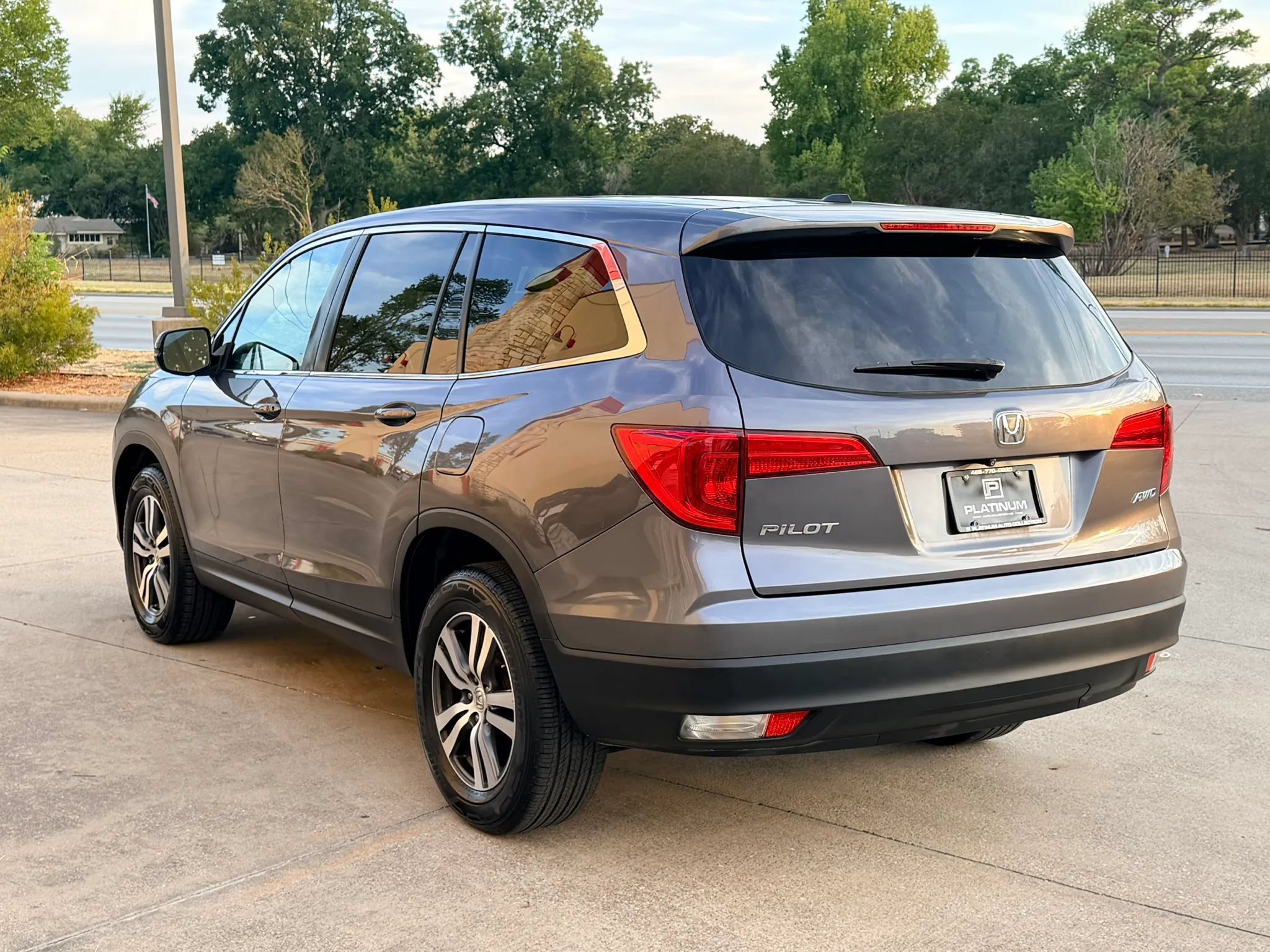 Used 2018 Honda Pilot EX image 3