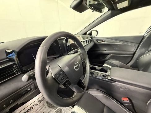 Used 2025 Toyota Camry SE FWD image 5