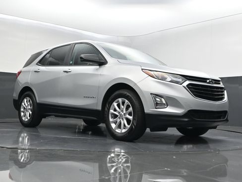 Used 2021 Chevrolet Equinox LS w/ LS Convenience Package FWD image 35