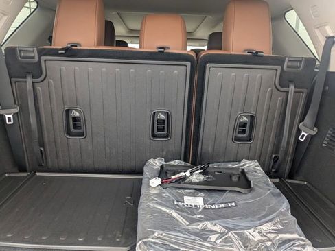 New 2026 Nissan Pathfinder Platinum FWD image 31