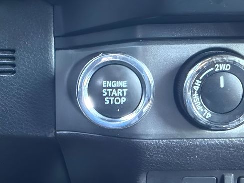 Used 2019 Toyota Tacoma TRD Sport AWD/4WD image 22