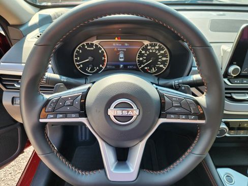 Certified 2025 Nissan Altima 2.5 SR AWD/4WD image 9