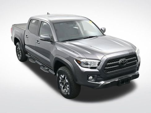 Used 2017 Toyota Tacoma TRD Off-Road image 22