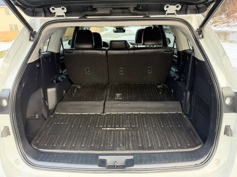 Used 2022 Toyota Highlander XLE image 16