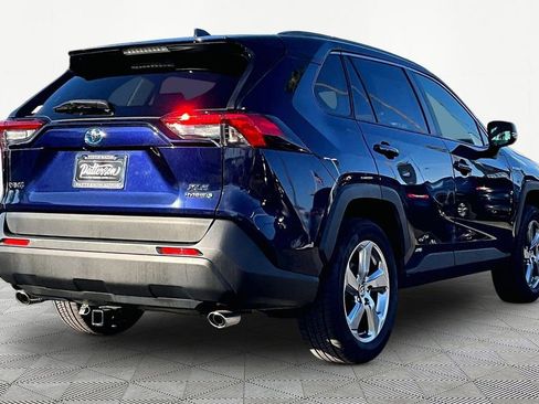Used 2021 Toyota RAV4 XLE Premium image 2