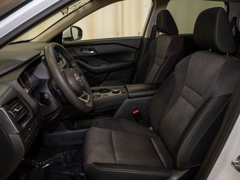 Used 2024 Nissan Rogue SV image 11