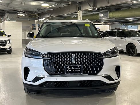 Used 2026 Lincoln Aviator Reserve w/ Illumination Package image 6