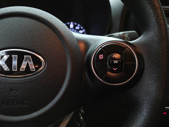 Used 2020 Kia Soul LX FWD image 19
