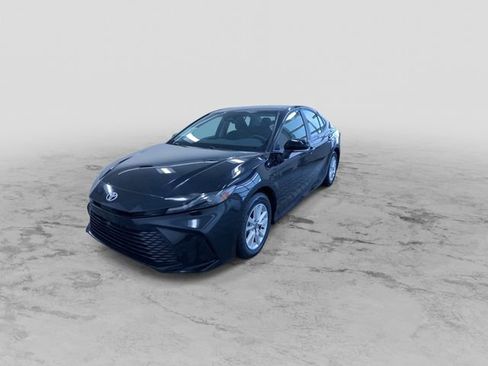 Used 2025 Toyota Camry LE image 6