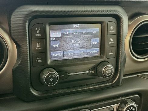 Used 2018 Jeep Wrangler Unlimited Sport AWD/4WD image 19