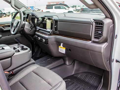 New 2026 GMC Sierra 1500 Elevation image 13