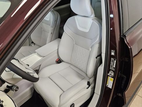 New 2025 Volvo EX90 Plus AWD/4WD image 40