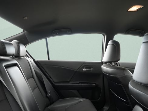 Used 2017 Honda Accord Sport image 14