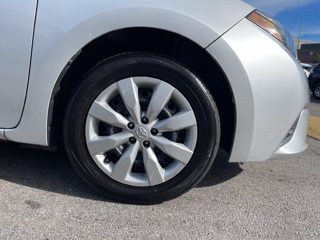 Used 2015 Toyota Corolla LE FWD image 11