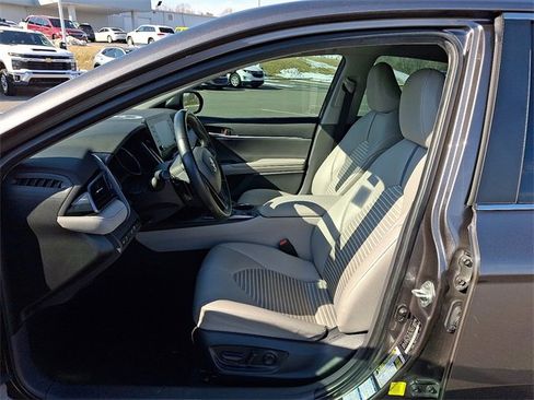 Used 2023 Toyota Camry SE image 10