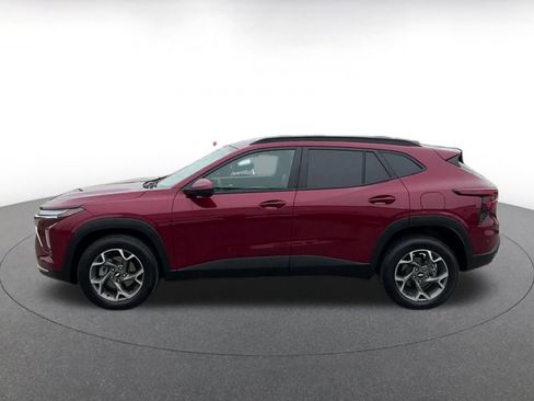 Used 2025 Chevrolet Trax LT image 9