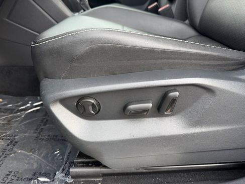 Used 2021 Volkswagen Tiguan SE R-Line image 13