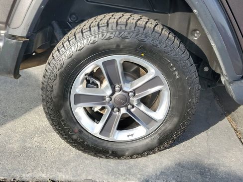 Used 2021 Jeep Wrangler Unlimited Sahara image 5