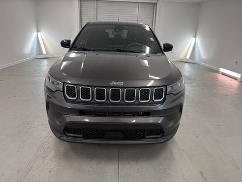 Used 2024 Jeep Compass Sport image 2