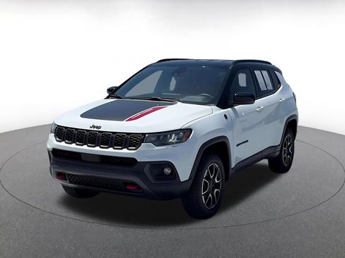 Used 2025 Jeep Compass Trailhawk AWD/4WD image 7