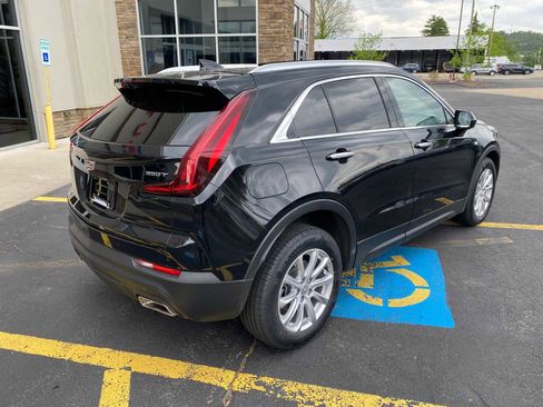 Used 2023 Cadillac XT4 Luxury w/ Cold Weather Package FWD image 4