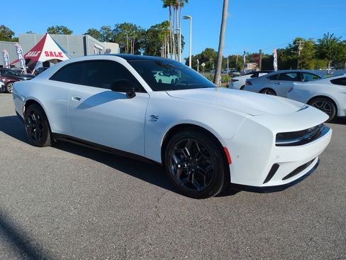 Used 2025 Dodge Charger R/T w/ Quick Order Package 25M R/T image 2