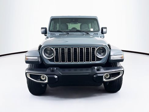 Used 2025 Jeep Wrangler Sahara image 2