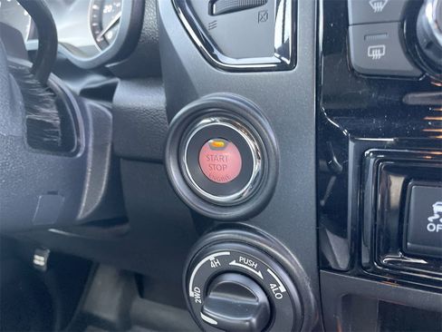 Used 2024 Nissan Titan SV w/ SV Bronze Edition Package image 25
