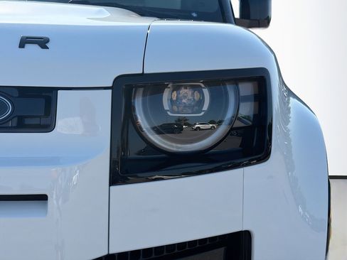 New 2026 Land Rover Defender 110 X-Dynamic SE AWD/4WD image 9