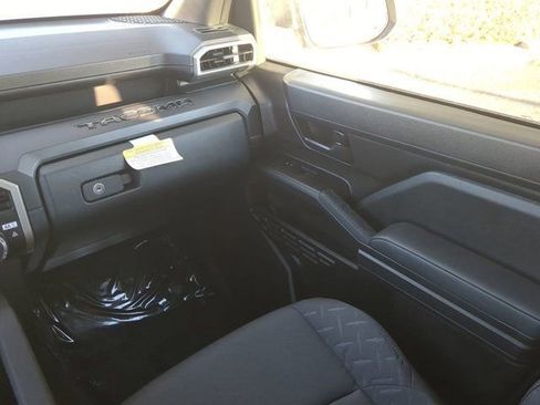 Used 2025 Toyota Tacoma SR image 17