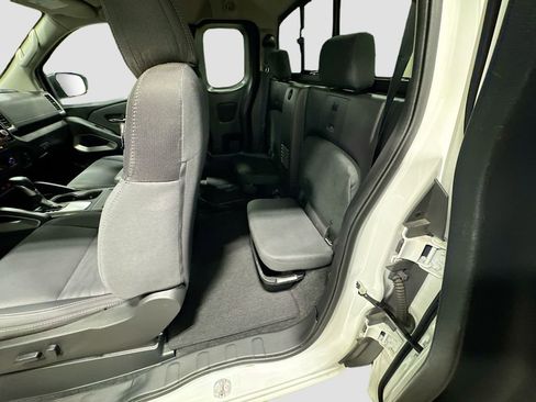 Used 2024 Nissan Frontier SV w/ SV Convenience Package image 19