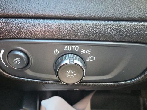 Used 2023 Chevrolet Bolt EUV LT w/ Driver Confidence Package FWD image 17