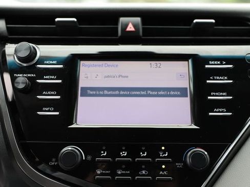 Used 2018 Toyota Camry LE FWD image 21