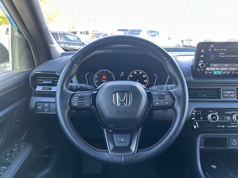 Used 2024 Honda Pilot TrailSport image 11