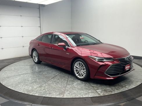 Used 2020 Toyota Avalon Limited image 33