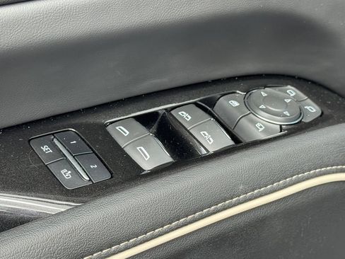 Certified 2022 Cadillac Escalade ESV Premium Luxury AWD/4WD image 21