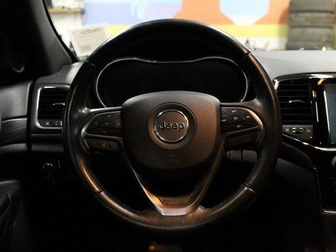 Used 2019 Jeep Grand Cherokee Laredo image 20