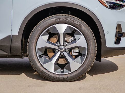 New 2026 Volvo XC40 B5 Plus w/ Protection Package Premier image 9