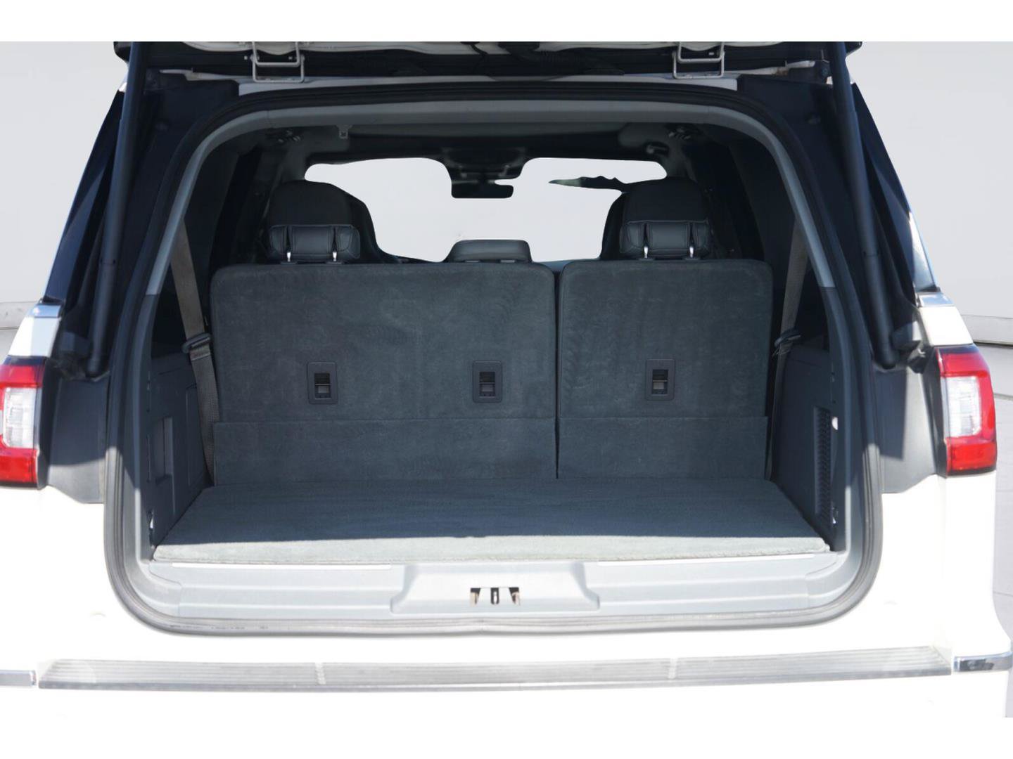 Used 2019 Lincoln Navigator L Select w/ Technology Package RWD image 34