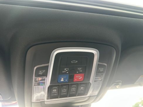 Used 2022 RAM 1500 Limited w/ Body Color Bumper Group AWD/4WD image 37