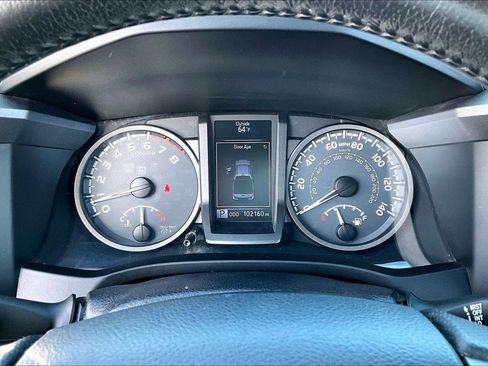 Used 2016 Toyota Tacoma TRD Sport image 20